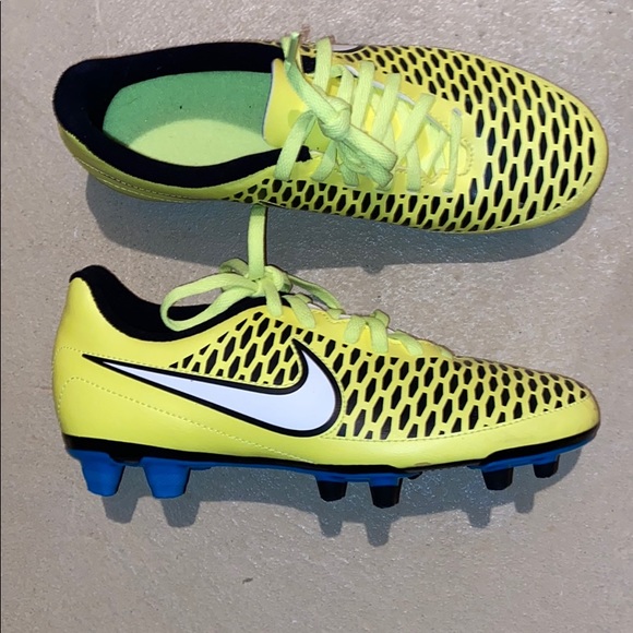 magista soccer cleats